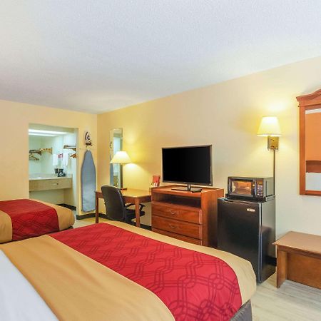 Econo Lodge Inn & Suites Gulfport Exterior photo