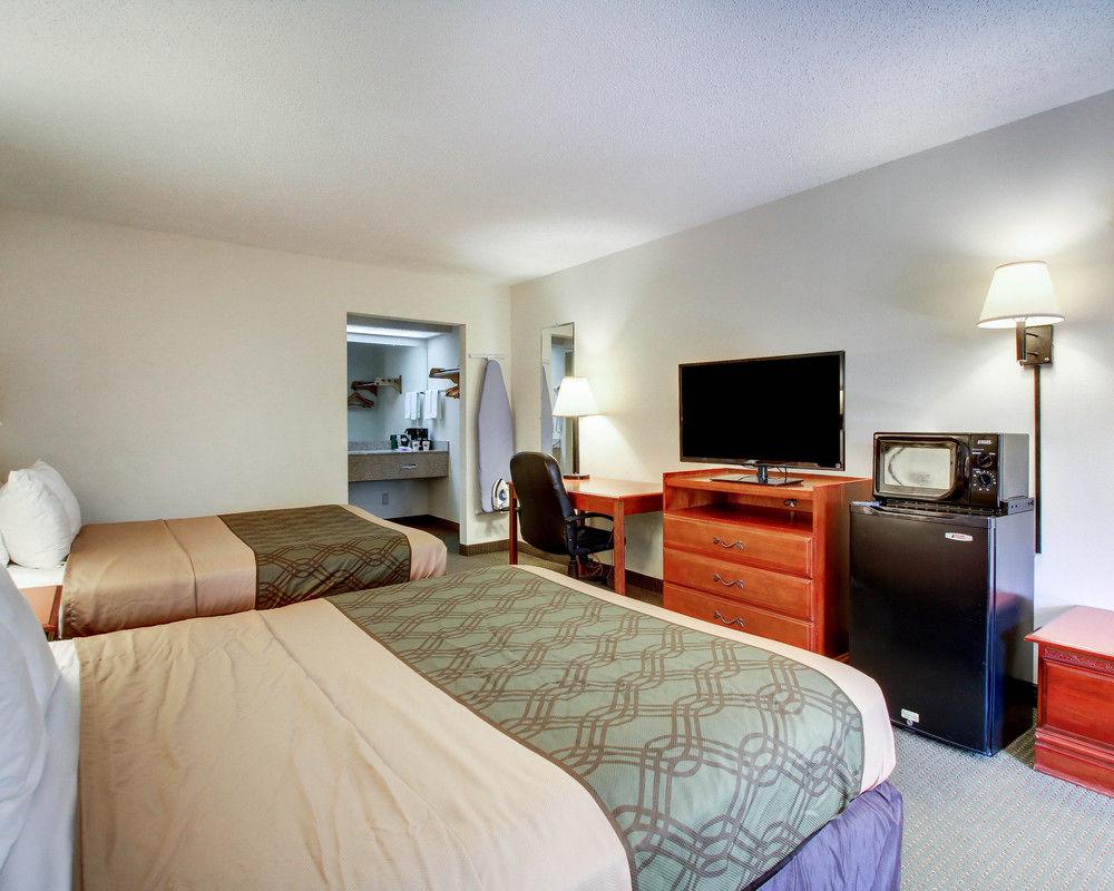 Econo Lodge Inn & Suites Gulfport Exterior photo