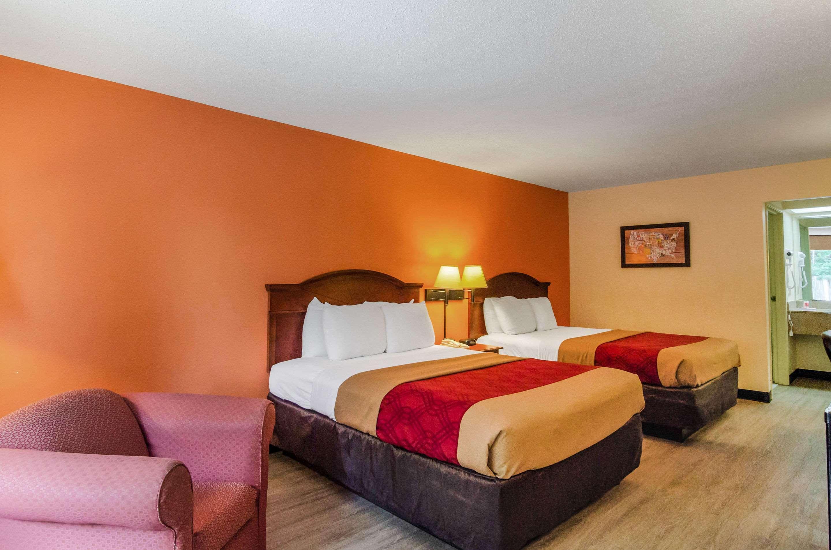 Econo Lodge Inn & Suites Gulfport Exterior photo