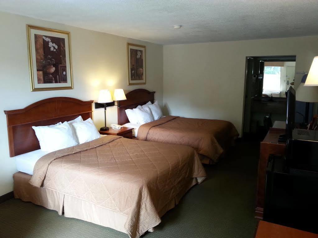 Econo Lodge Inn & Suites Gulfport Exterior photo